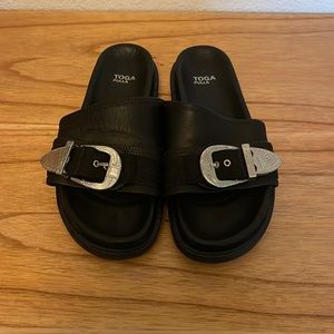 Toga Pulla leather buckle Sandles